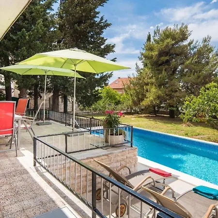 Ferienhaus Fur 10 Personen In Murter-ort, Dalmatien Norddalmatien Murter